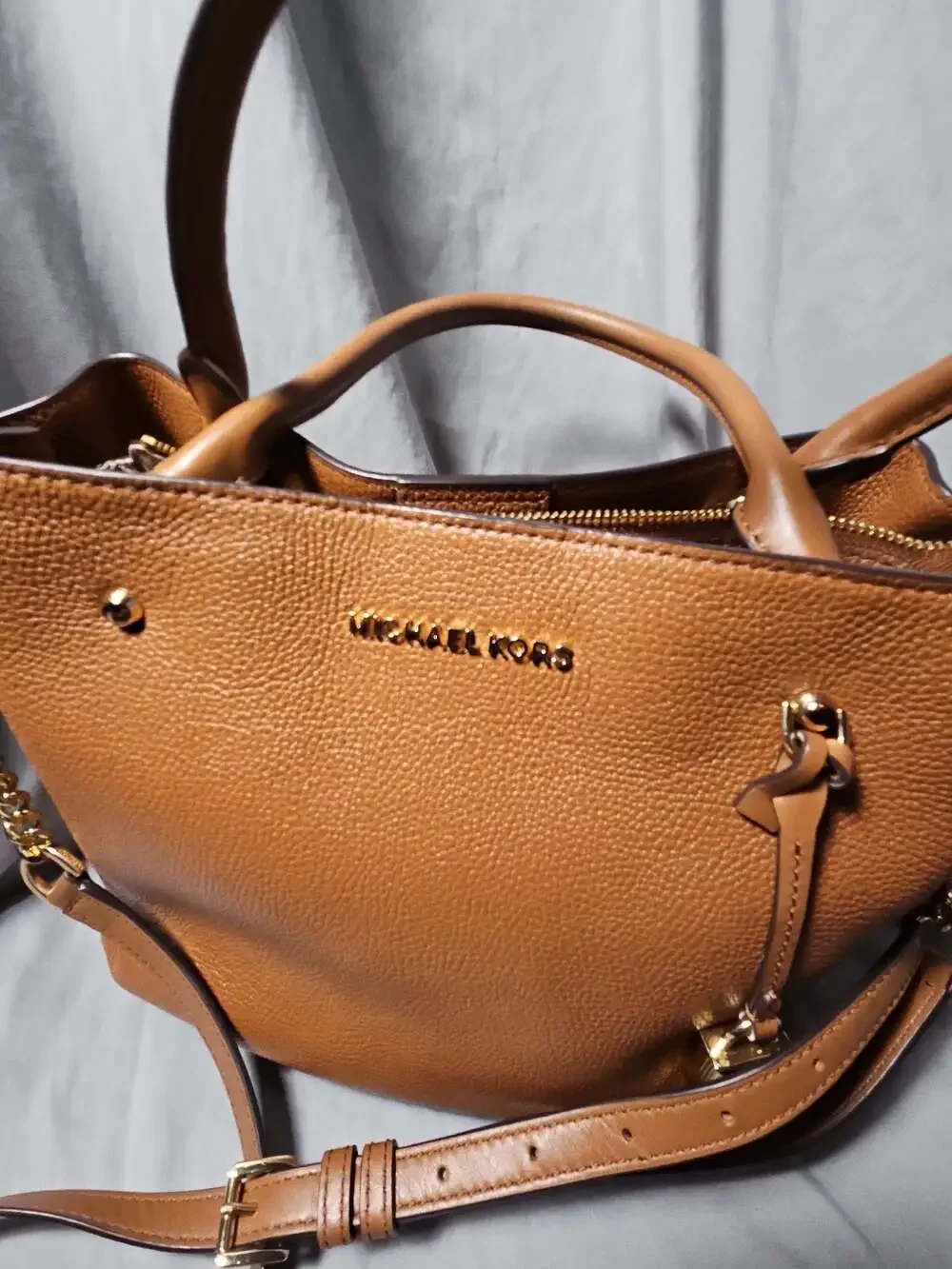 MICHAEL Michael Kors Arielle Medium Pebbled Leather Satchel in Acorn